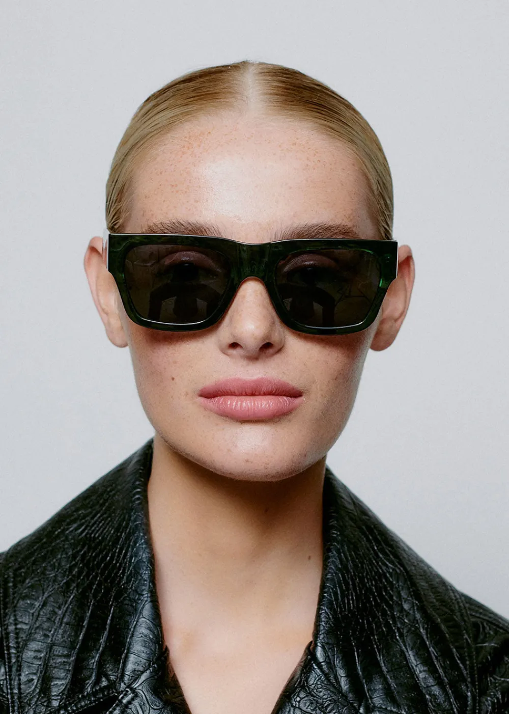 agnes_sunglasses__dark_gr_4.webp A. Kjaerbede Agnes Sunglasses - Dark Green Trans | Glasses
