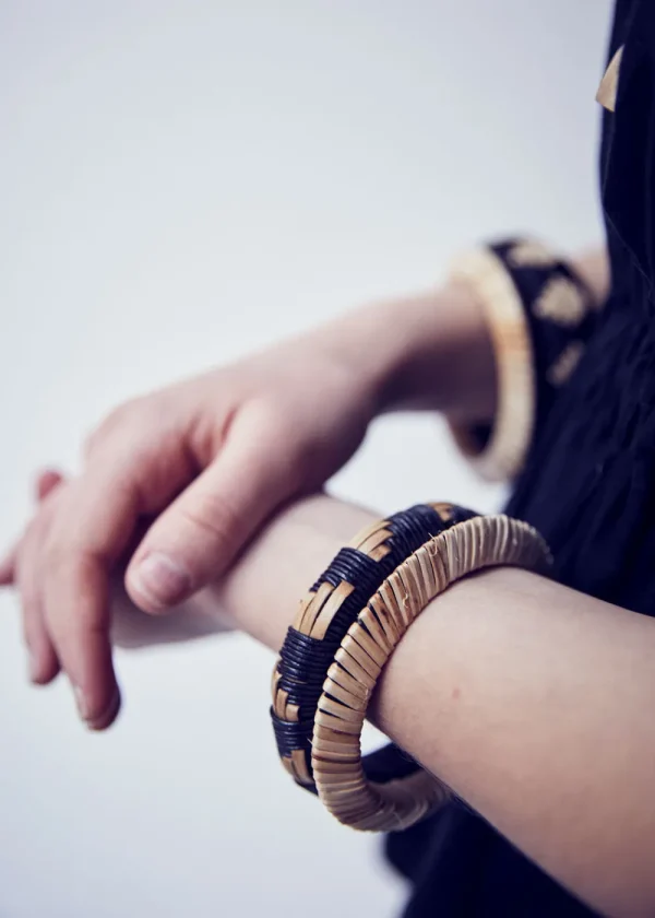 Cardomon Black and Natural Fine Bangle | Bracelets