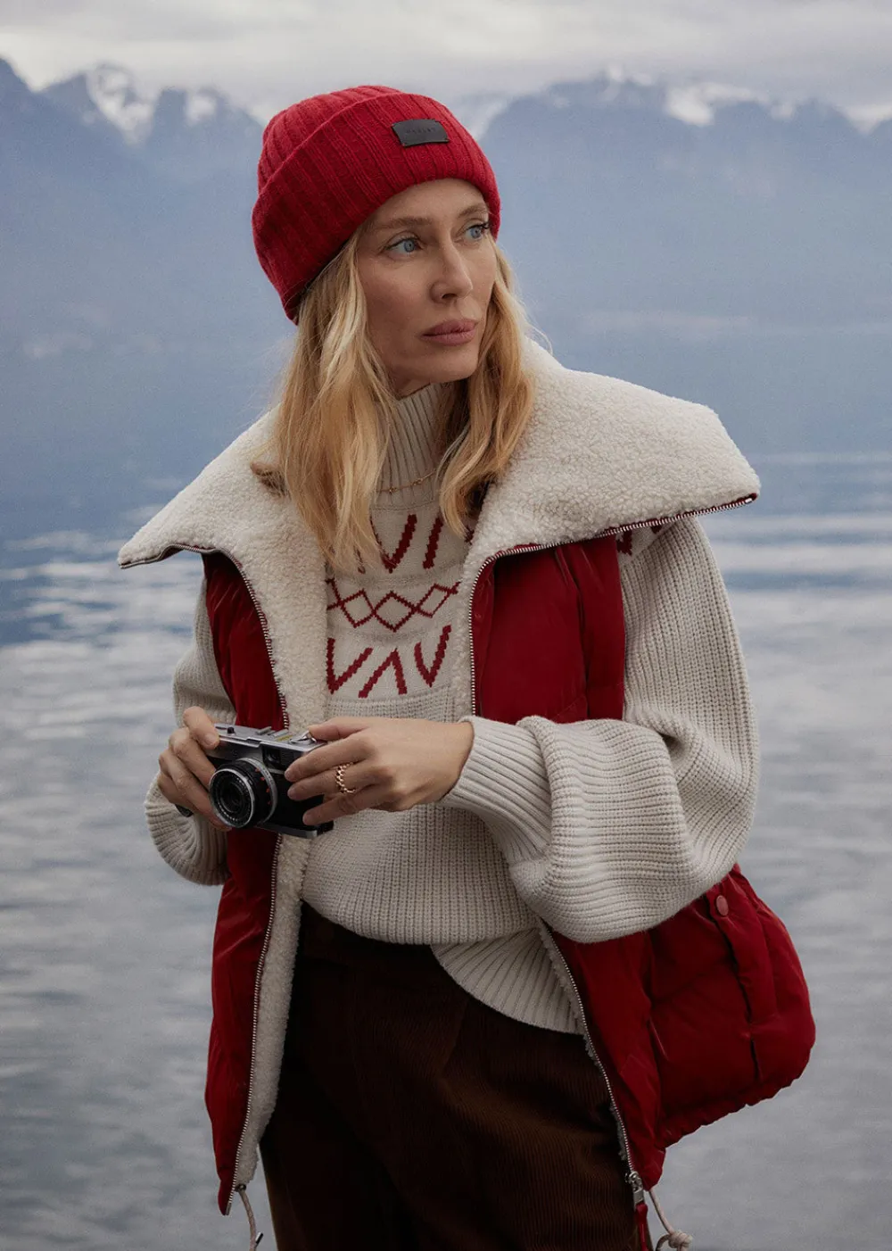 brock_puffer_gilet__red_3.webp Varley Brock Puffer Gilet - Red | Coats & Jackets