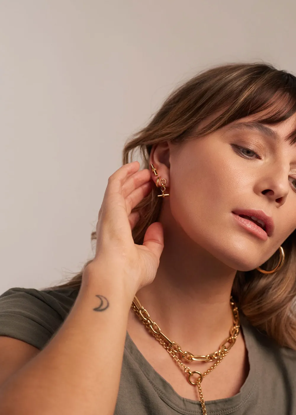 gold_tbar_drop_earrings_4.webp Tilly Sveaas Gold T-Bar Drop Earrings | Earrings