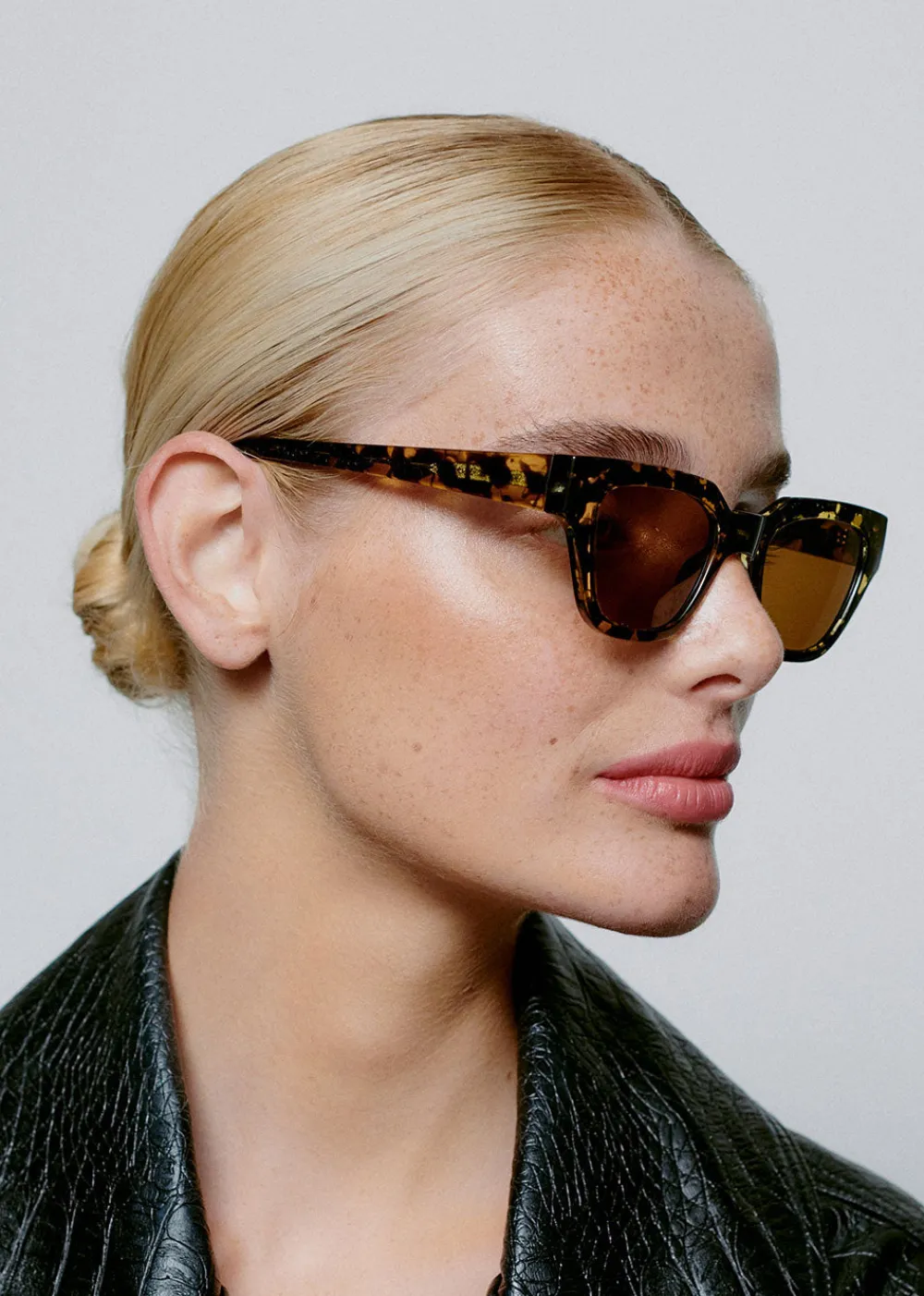 kaws_sunglasses__black_ye_5.webp A. Kjaerbede Kaws Sunglasses - Black Yellow Tortoise | Glasses