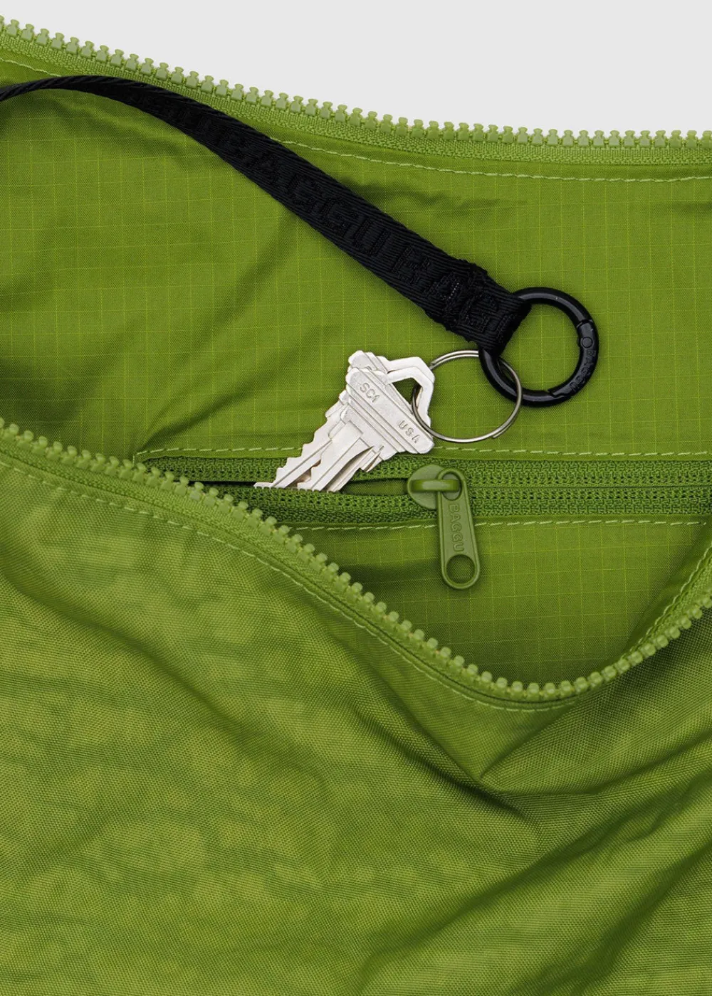 large_nylon_crescent_bag__2.webp BAGGU Large Nylon Crescent Bag - Green Juice | Bags