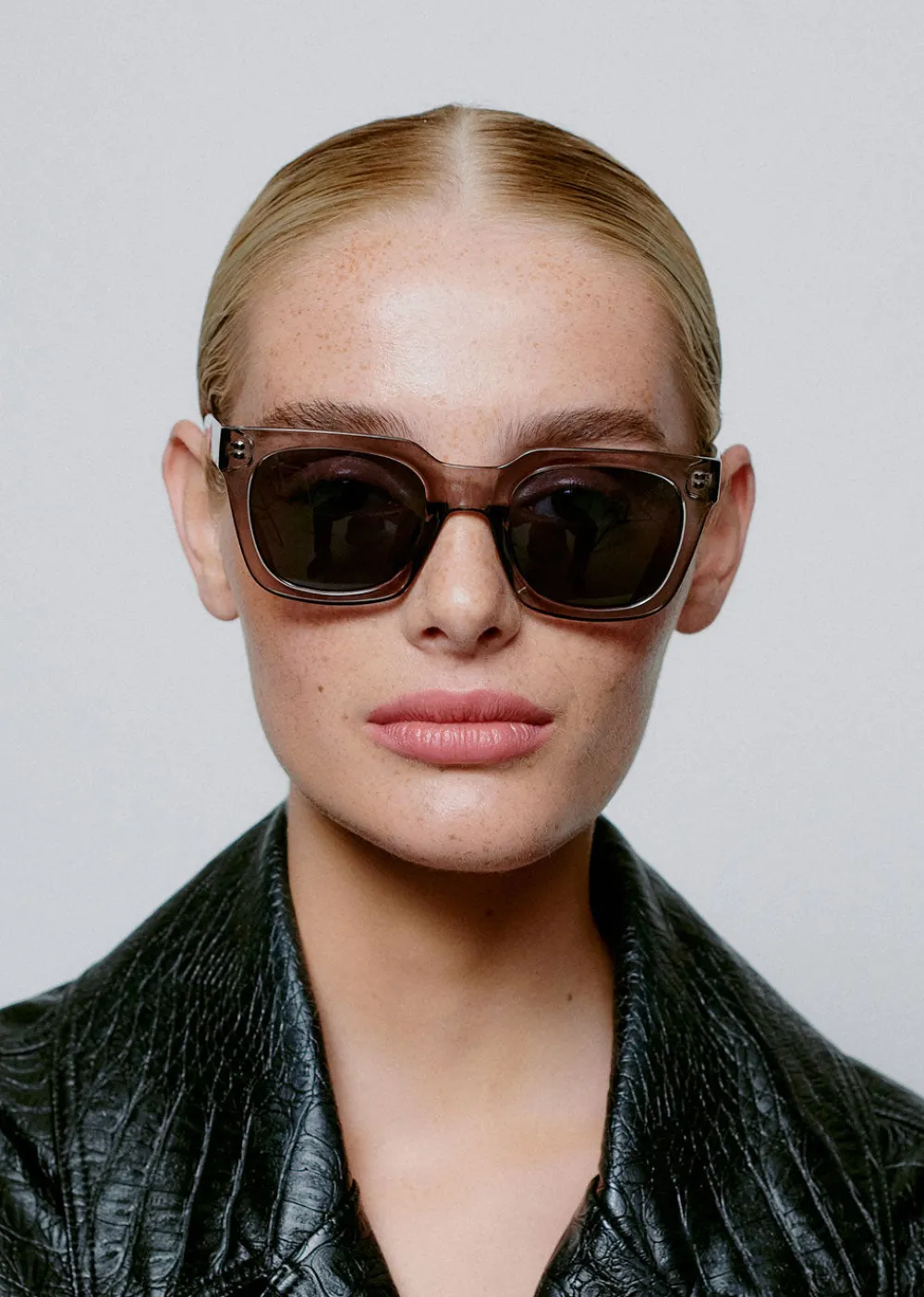 nancy_sunglasses__grey_4.webp A. Kjaerbede Nancy Sunglasses - Grey | Glasses