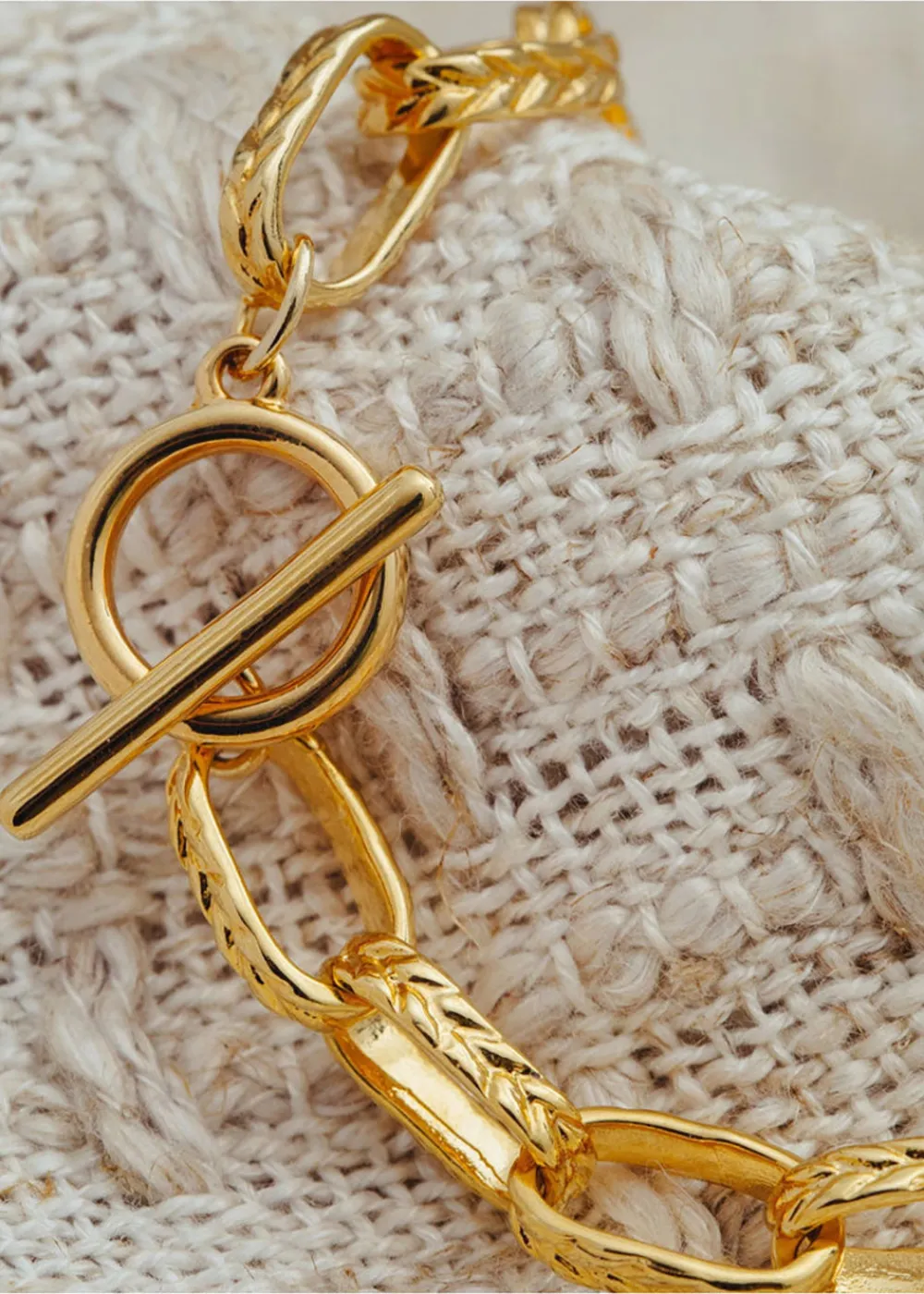 textured_oval_link_tbar_b_2.webp Orelia Textured Oval Link T-Bar Bracelet | Bracelets
