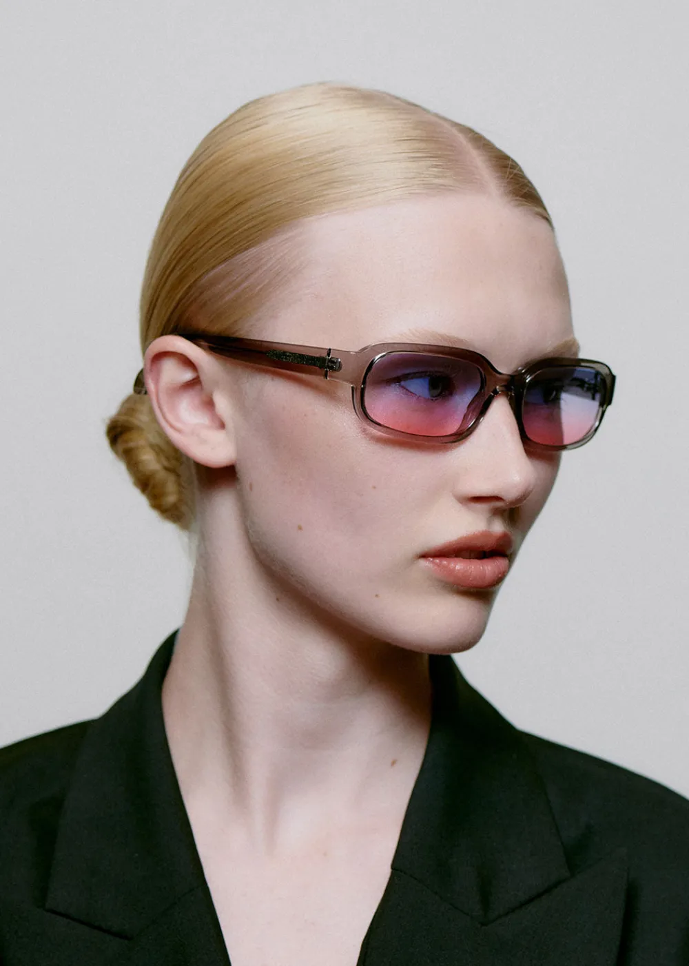 will_sunglasses__grey_tra_5.webp A. Kjaerbede Will Sunglasses - Grey Transparent | Glasses